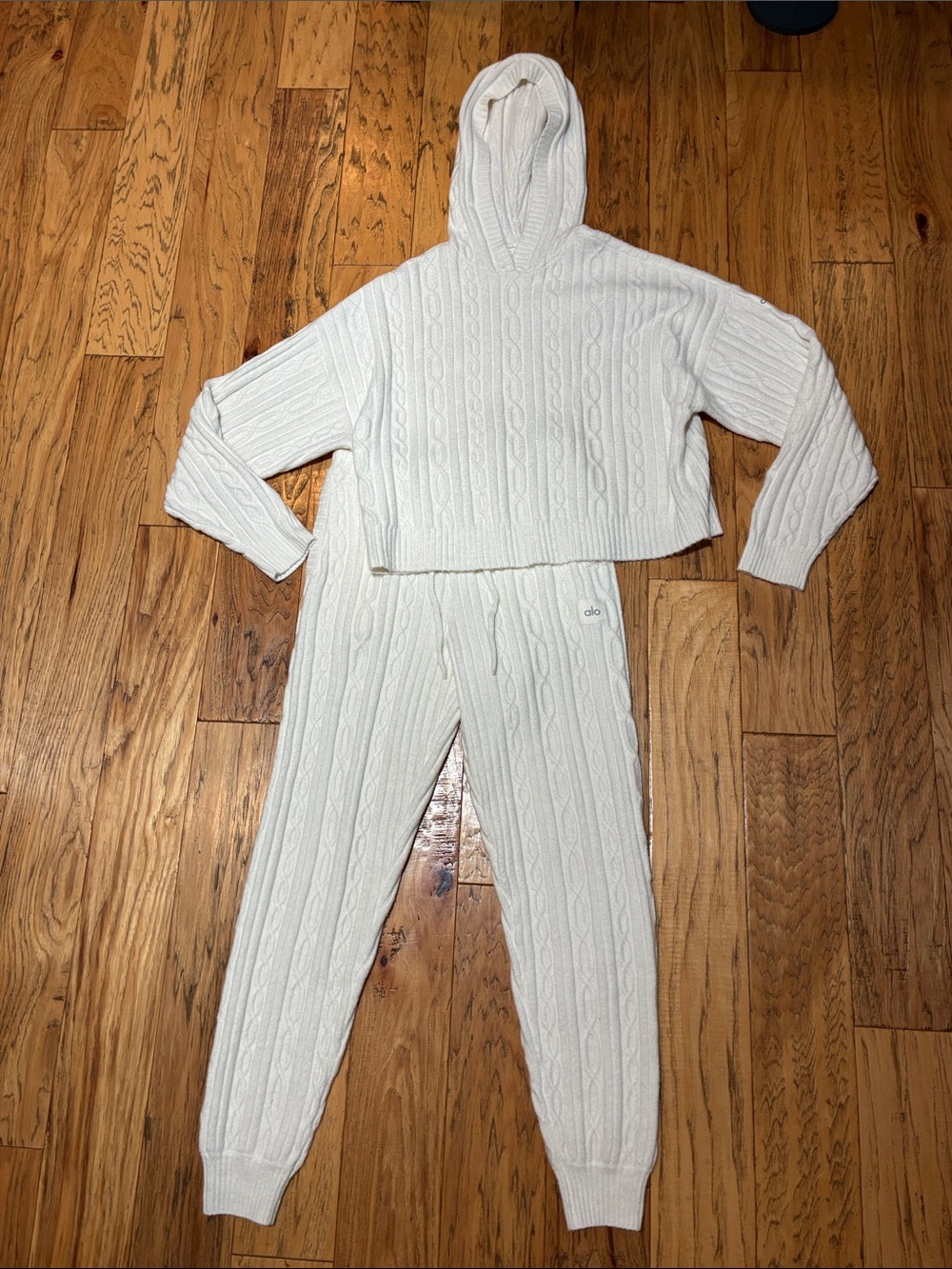 Alo Yoga Cozy Cable Knit Winter Bloss Hooded Sweater & Jogger Set - White